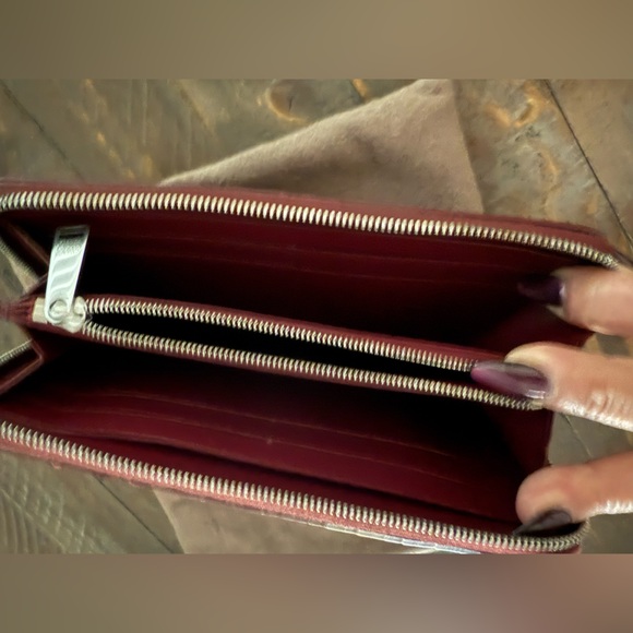 Beautiful Intrecciato Wine/Cranberry Leather Wallet - Picture 4 of 9